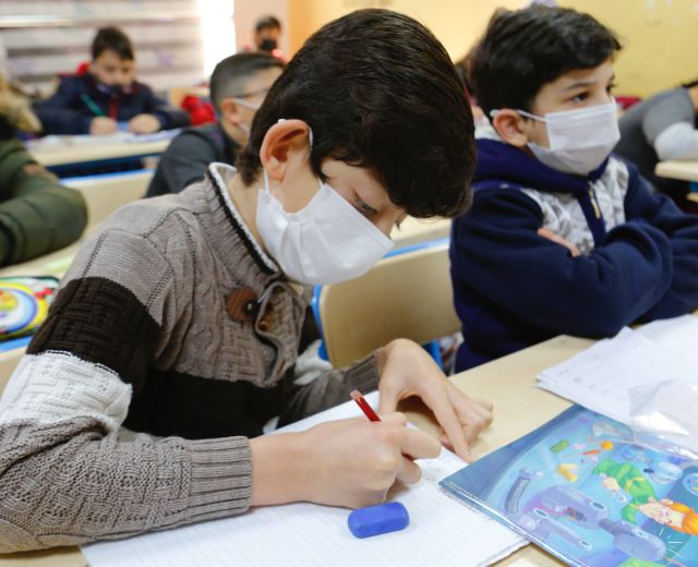 トルコに住むシリア難民向けの補習校支援