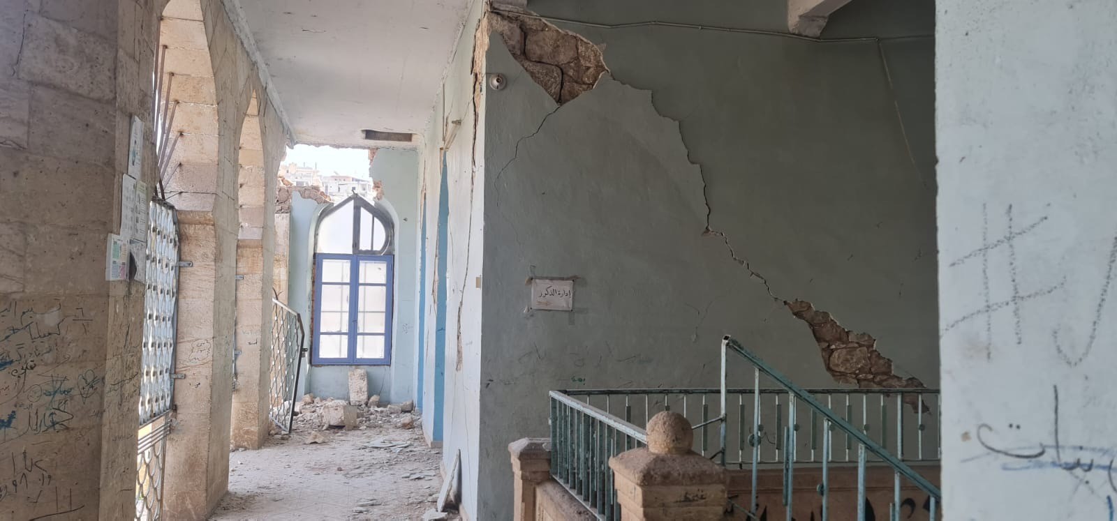 地震で壊れた学校