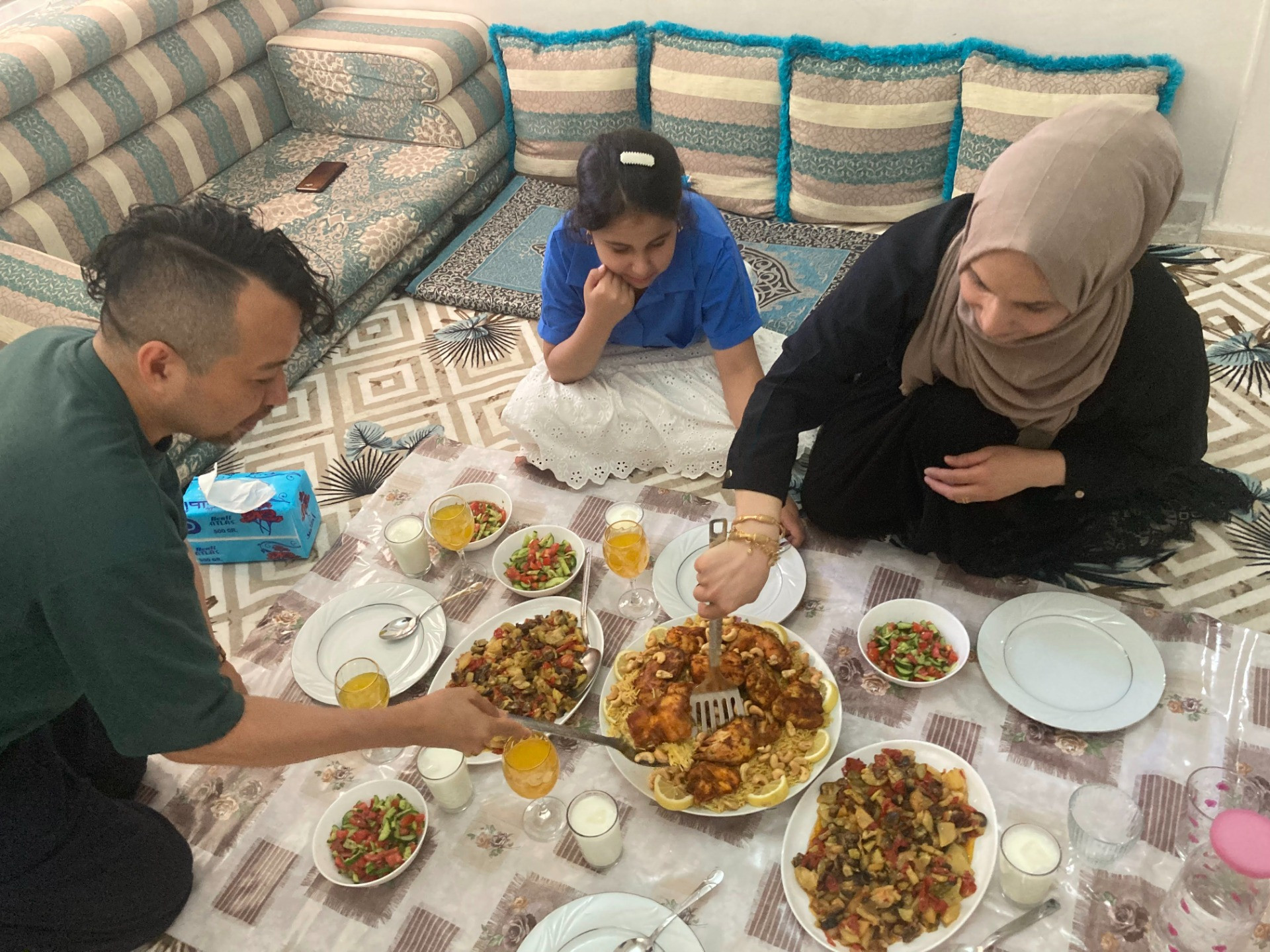 「食卓に隙間があると落ち着かない」って本当？ シリア人に聞いてみた！